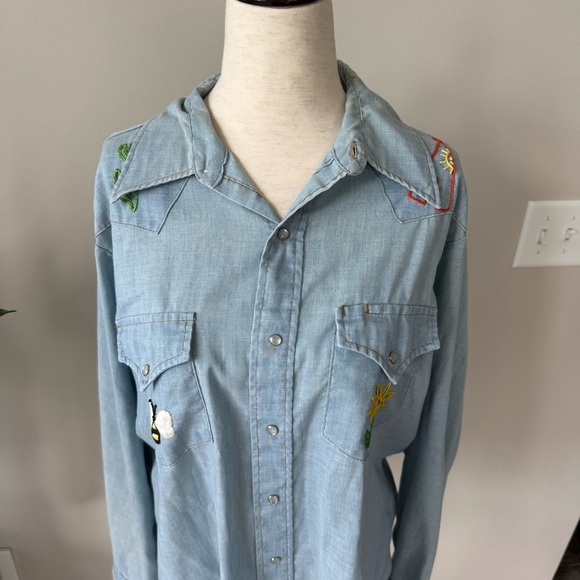 Vintage! Western Sewn Embroidered Light Blue Chambray Denim Shirt - Picture 11 of 14